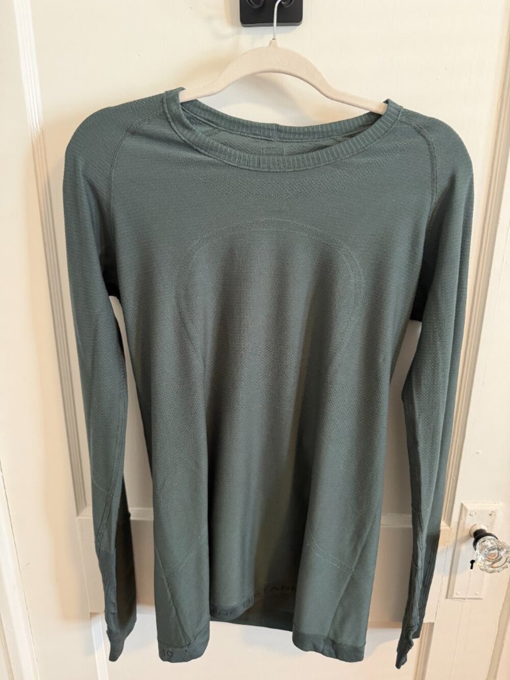 Lululemon Long Sleeve Athletic Top | Size 10 | Thumbholes | Green